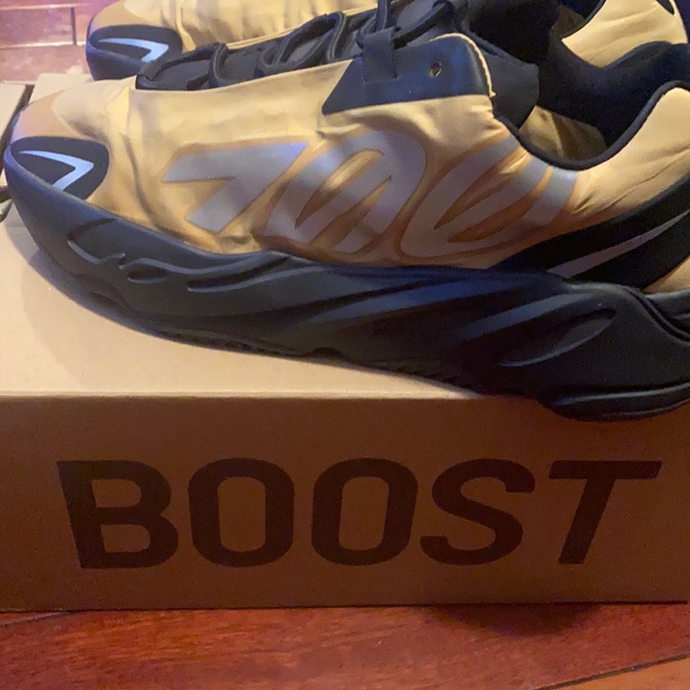 Yeezy Boost 700 MNVN ‘Honey Flux’